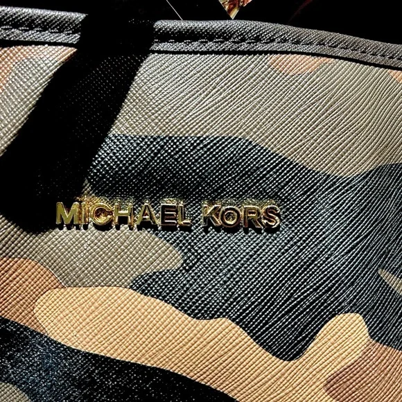 Michael Kors Camouflage Jet Set Tote Patterned Bag (2015 collection) - Picture 5 of 8